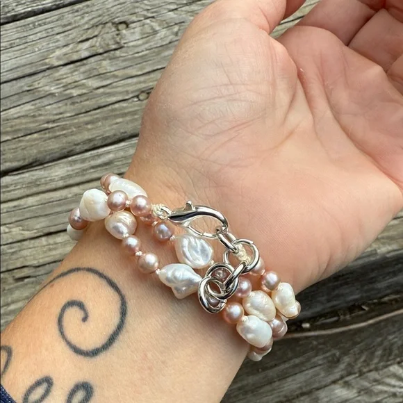 Elegant Pearl Necklace - Picture 8 of 8